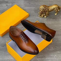 #2. Sleek wholecut Oxford in rich brown leather (sizes available: 40, 41, 42, 43, 44, 45 & 46)